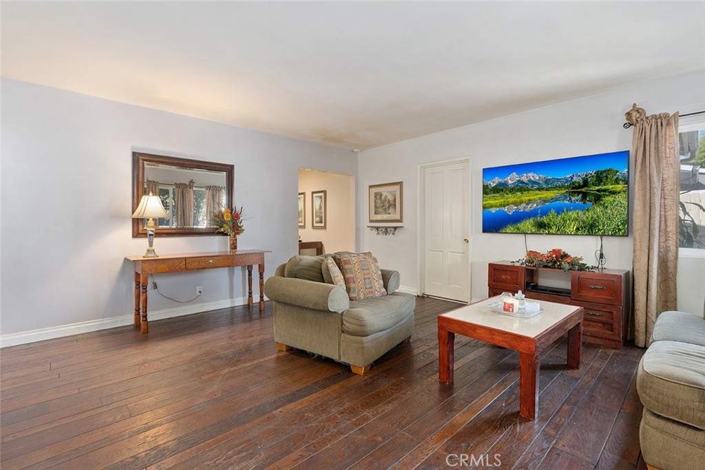 15720 Bassett Street, Lake Balboa, CA 91406