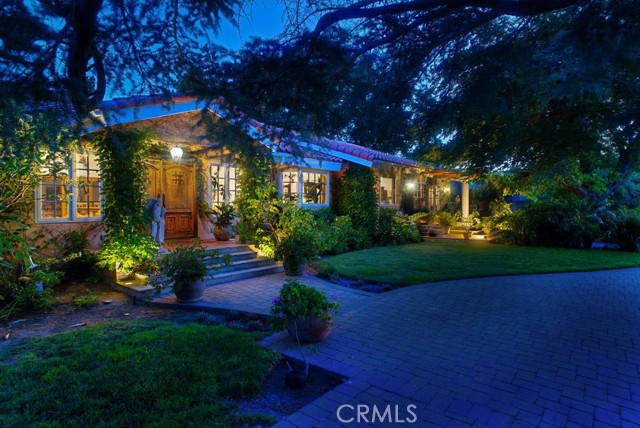 Photo of 23356 Collins Street, Woodland Hills, CA 91367