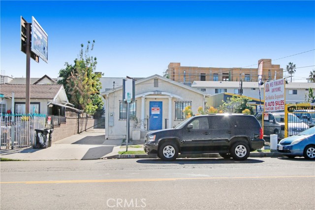 11214 Burbank Boulevard photo 2
