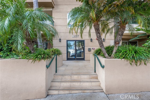 Image 2 for 1257 Brockton Ave #4, Los Angeles, CA 90025