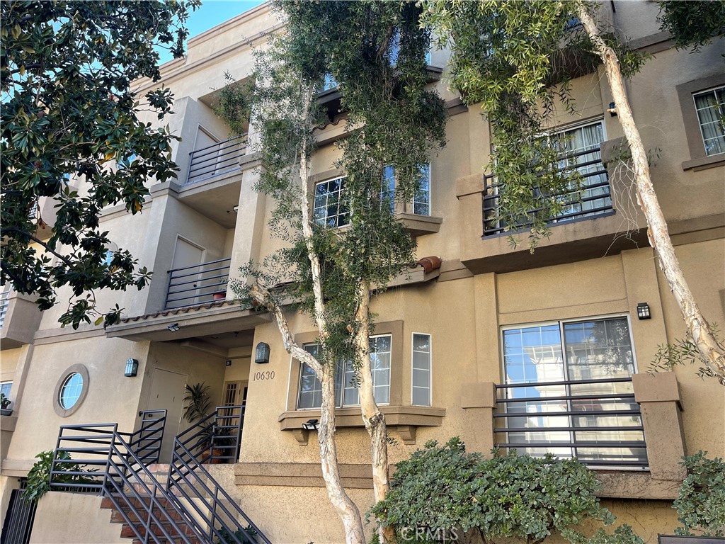 10630 Moorpark Street 202 Toluca Lake, California Great Upgraded Toluca Lake Unit, in a Newer Building, Close to Shopping, Restaurants and Dining. Spacious Light and Bright Floor Plan. The Large Living Room Boasts a Beautiful Fireplace. The Elegant Formal Dining Room is Adjacent to the Eat-In Kitchen, that Features Stainless Steel Appliances, and Ample Cabinet Space. A Private Primary Suite is Highlighted with a Walk-In Closet, Private Balcony, The Bathroom Boasts Dual Sinks and a Spa Tub. The Stackable Washer Dryer is Inside of the Unit. Interior Features Include, Gleaming Wood Flooring, Recessed Lighting, Raised Paneled Doors and High Ceilings. Freshly Painted and Ready To Move In.