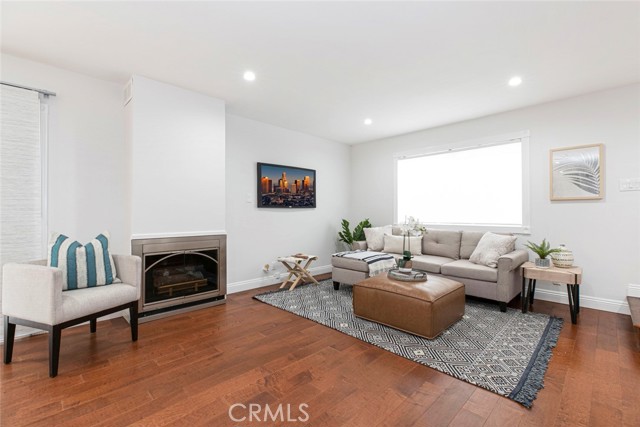 15216 Magnolia Boulevard, 8 photo 4