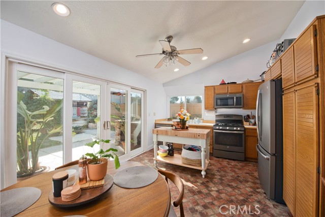 Kitchen & Dining Area