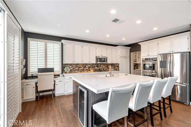 Eat-in kitchen island