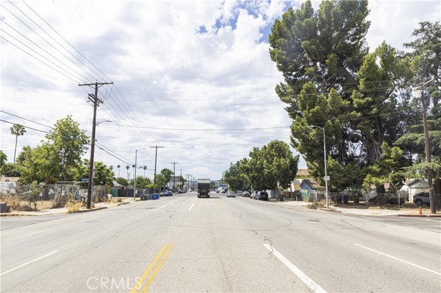 7337 Woodley Avenue photo 6