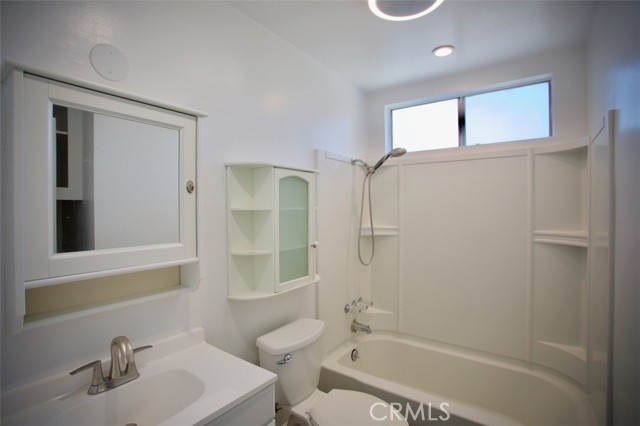 665 Irving photo 4