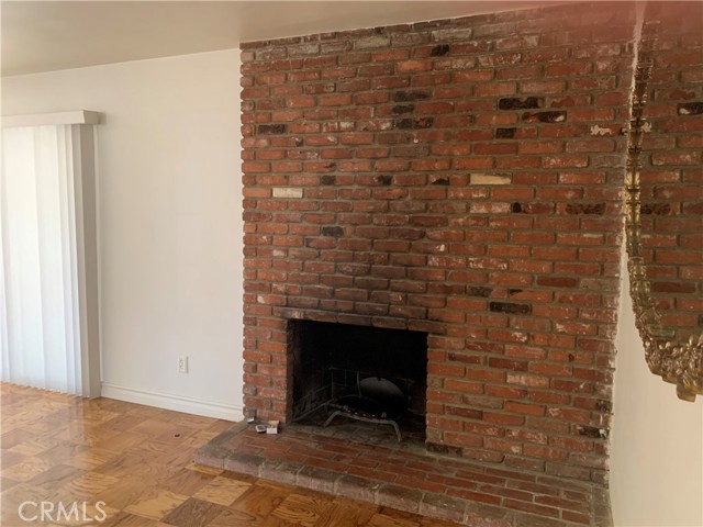 17052 Barneston Street photo 8