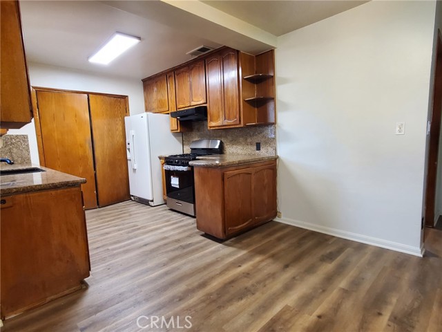 14656 Alexander Street photo 8
