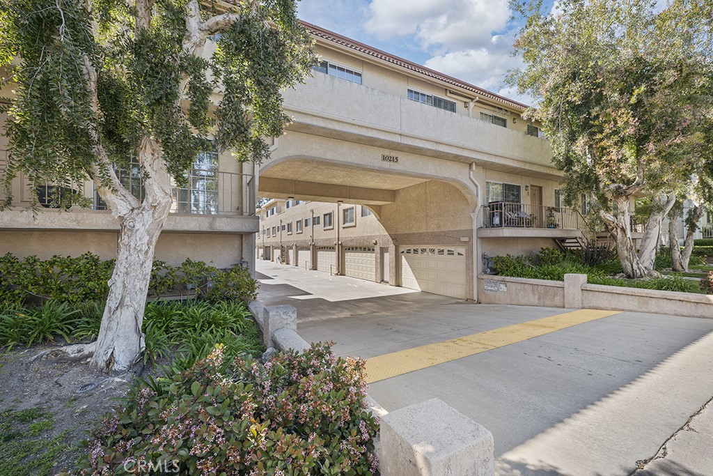 10215 Variel Avenue 8, Chatsworth, CA 91311