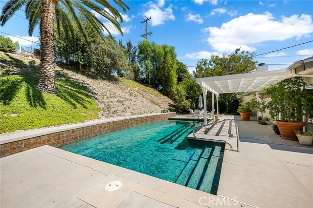 23731 Canzonet Street photo 2