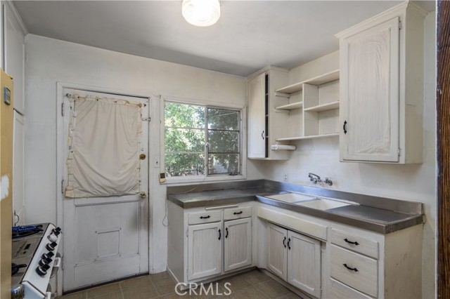 17905 Bullock Street photo 8
