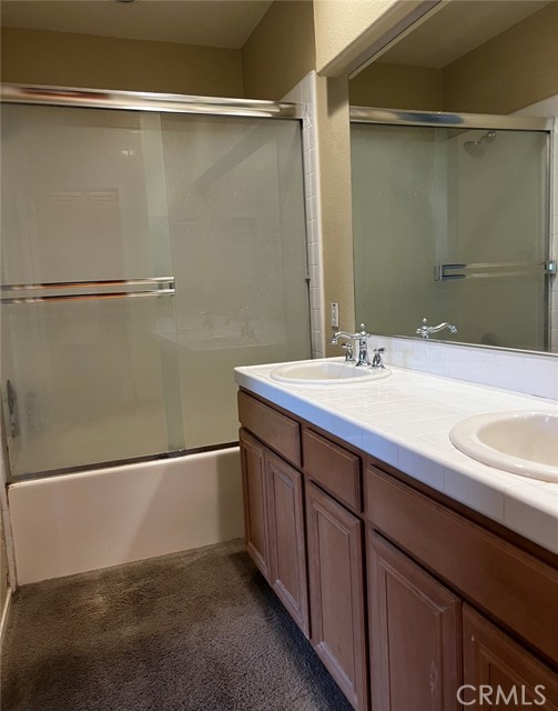 Main Bathroom with double.