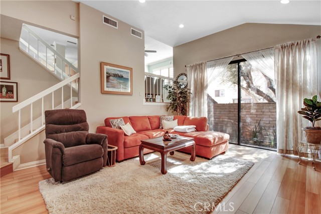21821 Burbank Boulevard, 138 photo 4