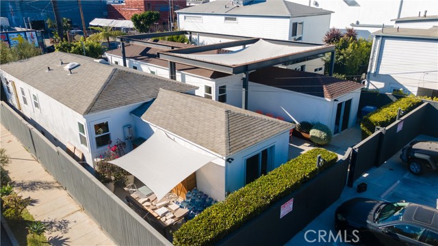 718 Hampton Drive Venice, California Hudson Partners and Compass Commercial are pleased to present a two building live/work opportunity in Venice Beach, Abbot Kinney adjacent on 5,875 square feet of land. The two buildings are currently occupied by the Seller, who would lease-back for a short period or vacate at the close of escrow. The large parcel gives it a campus like environment an outside environment of potential work space, plus it has plenty of rear parking with alley access.