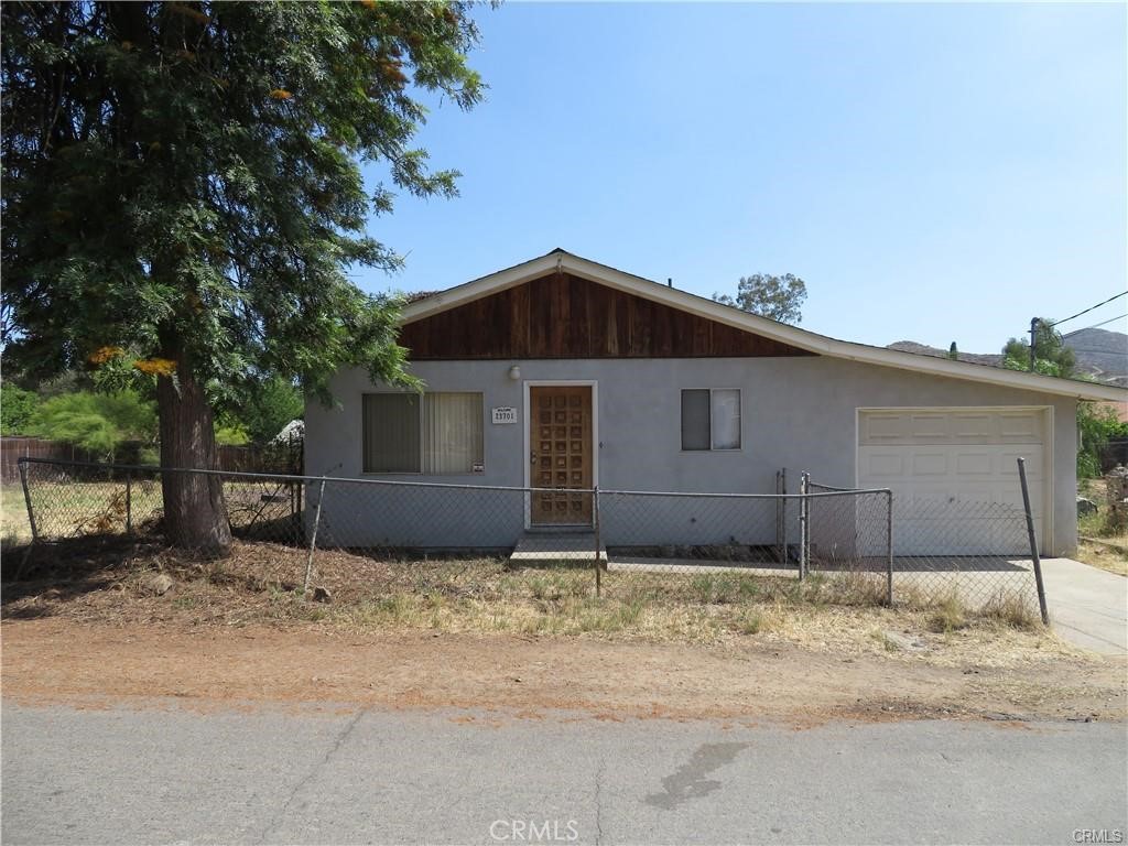 23701 Norma Drive Menifee, California ***** NICE AND COZY 2 BR 1 BA HIGH CEILING IN THE QUAIL VALLEY COUNTRY AREA. THIS PERFECT COTTAGE FOR THE PERFECT FAMILY. PROPERTY IS ON SEPTIC BUT SOON TO BE UNDER CONSTRUCTION WITH NEW APPROVED PLAN TO CONVERTO FROM SEPTIC TO SEWER. SEPARATE LOT FOR SALE TO EXPAND THE YARD AND PARKING. PARCEL # 350-262-020