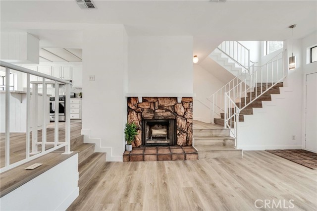 13901 Sayre Street, 7 photo 8
