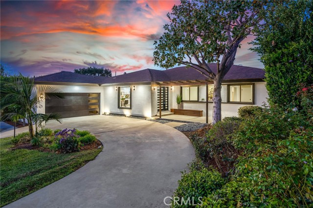 Photo of 23847 Crosson Drive, Woodland Hills, CA 91367