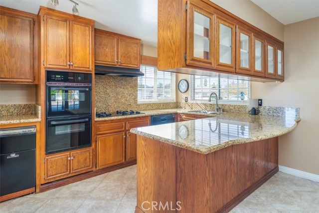 Kitchen with Breakfast Bar