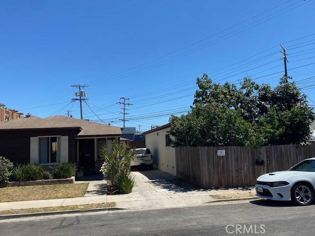 1172 Nelrose Avenue Venice, California Attention Investors & Developers, here is a great and rear opportunity to purchase a property with great redevelopment potential or a safe investment for a savvy investor. One of the few lots with over 6000 sq. ft., that is located in an area with many new developments. There are two, two-bedroom units on this corner lot with only one neighbor on the east side. With the zoning LARD 1.5, there is immense upside potential that makes this location, a prime choice (Buyer to investigate all zoning questions and possible variances with the City). Located one block south-east of the intersection of Venice & Lincoln Blvd and within a short walk to the famous Boardwalk, About Kinney and many shops & restaurants, this truly is one of the best properties that Venice has to offer.
