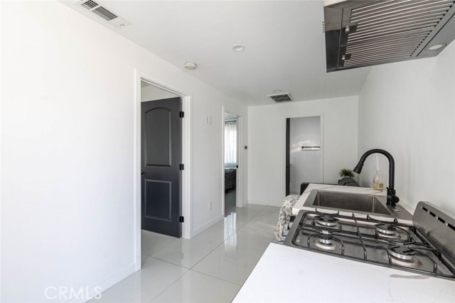 Detail Gallery Image 3 of 25 For 7872 Vanscoy Ave, North Hollywood,  CA 91605 - 2 Beds | 1 Baths