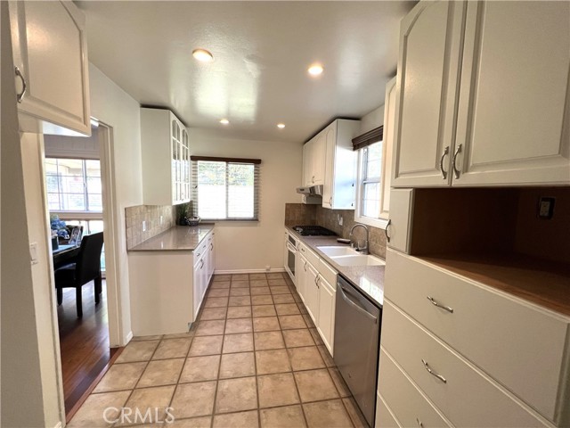 22301 Gifford Street photo 4