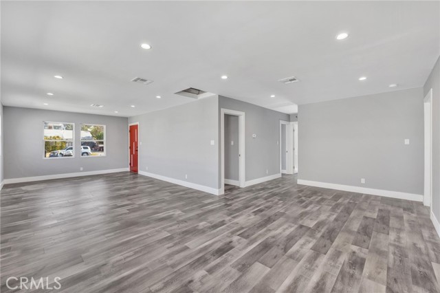 17116 Kingsbury Street photo 7