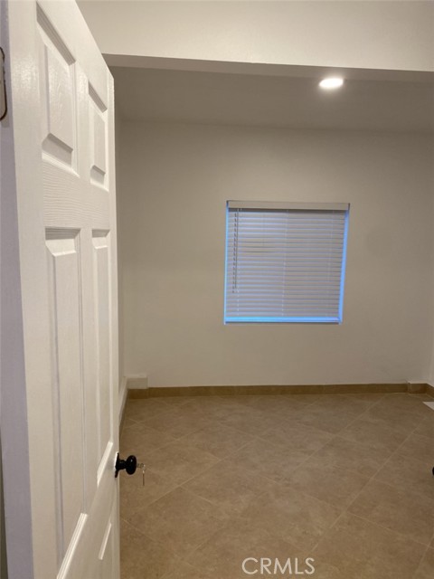 17915 Collins Street photo 6