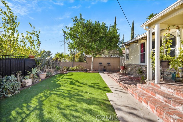 11737 Blythe Street photo 4