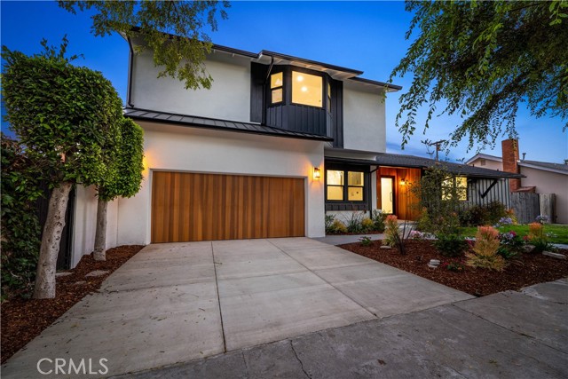 1062 Indiana Avenue Venice, California Welcome to this remodeled Venice oasis, truly unique home with total privacy and beauty. This elegant 4 bedroom 3.5 bath home offers chic indoor-outdoor living at its best. The house is well appointed with 2 master bedrooms with ensuite bathrooms. The kitchen features all Jenn Air appliances, quartz counter top, and European white oak floors. The large bi-fold doors open to the large deck featuring a sunk in spa, fire pit, grass area and bocce ball court for plenty of entertaining.