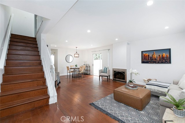 15216 Magnolia Boulevard, 8 photo 5