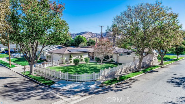 Detail Gallery Image 1 of 1 For 4110 Eileen St, Simi Valley,  CA 93063 - 3 Beds | 2 Baths