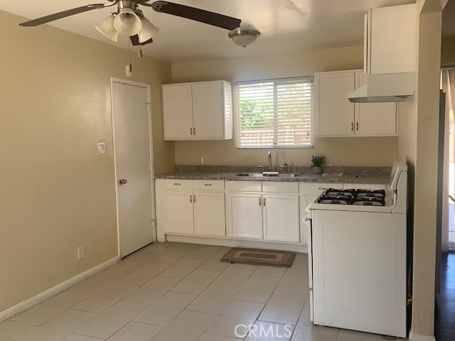 16255 Parthenia Street photo 5