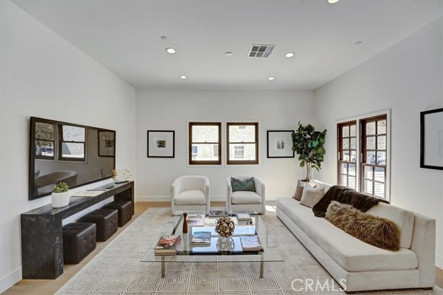 14153 Archwood Street photo 6