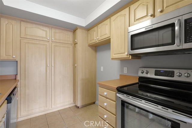 12830 Burbank Boulevard, 316 photo 6
