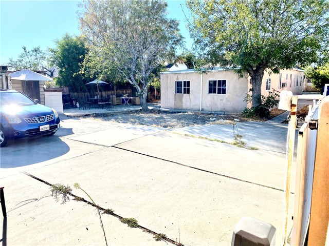 13332 Del Sur Street photo 5