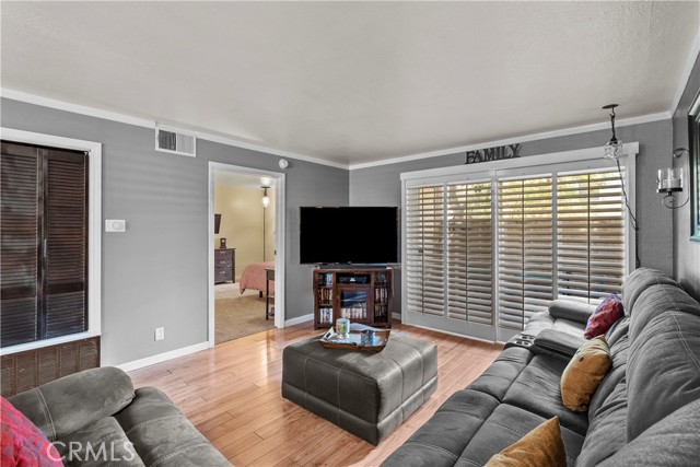 10636 Woodley Avenue, 15 photo 6
