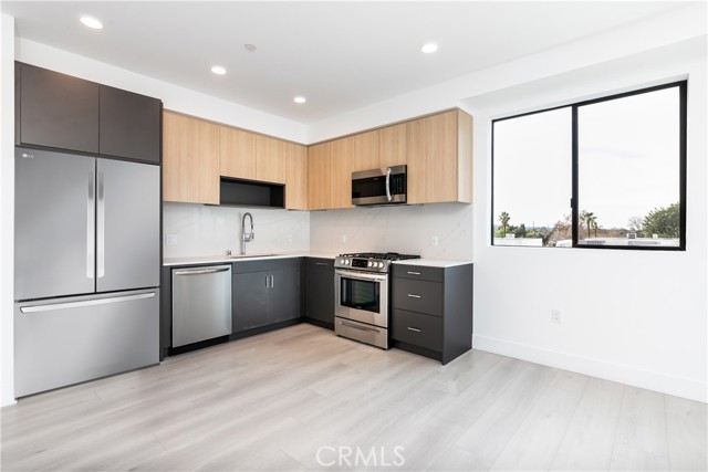 Detail Gallery Image 2 of 8 For 11500 Emelita St #301,  North Hollywood,  CA 91601 - 3 Beds | 2/1 Baths