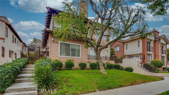 Detail Gallery Image 1 of 1 For 629 W Stocker St #D,  Glendale,  CA 91202 - 4 Beds | 2/1 Baths
