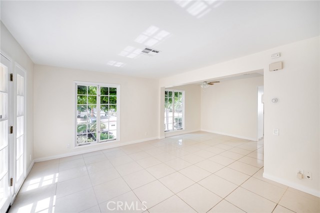 7422 Hazeltine Avenue, 1 photo 3