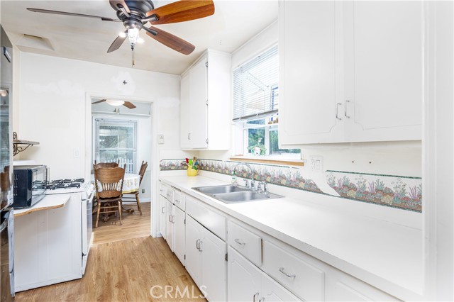 17251 Kittridge Street photo 8