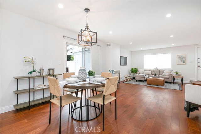 15216 Magnolia Boulevard, 8 photo 8
