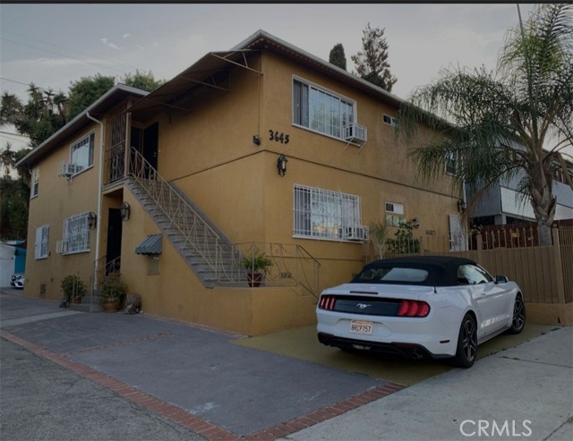 3645 S Sepulveda Boulevard 2 Los Angeles, California Great rental unit in a great quadruplex ** Very clean and large 2nd floor unit ready to move in ** The unit has 2 large, bright bedrooms with fresh paint and new carpet ** Large mirrored closets in bedrooms ** Large kitchen with ample cabinets ** wall A/C unit **Large bright living room, great for entertainment **The building is located Minutes to Venice Blvd and the beach**One assigned open space plus plenty space on the street parking ** Close to shopping and freeway.