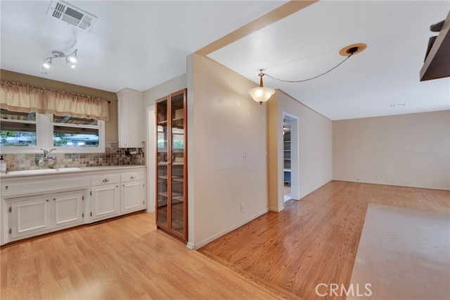 14933 Tupper Street photo 8