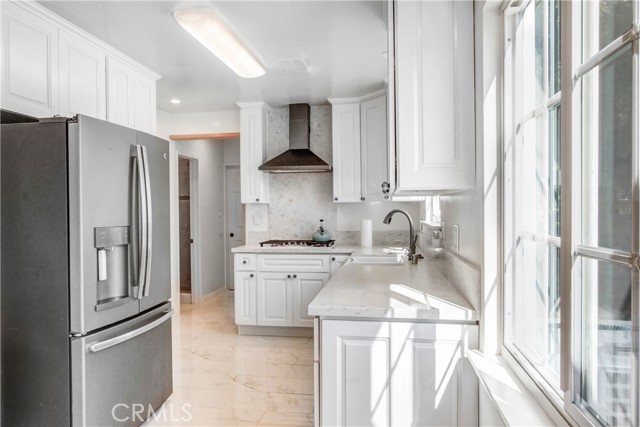11522 Amestoy Avenue photo 8
