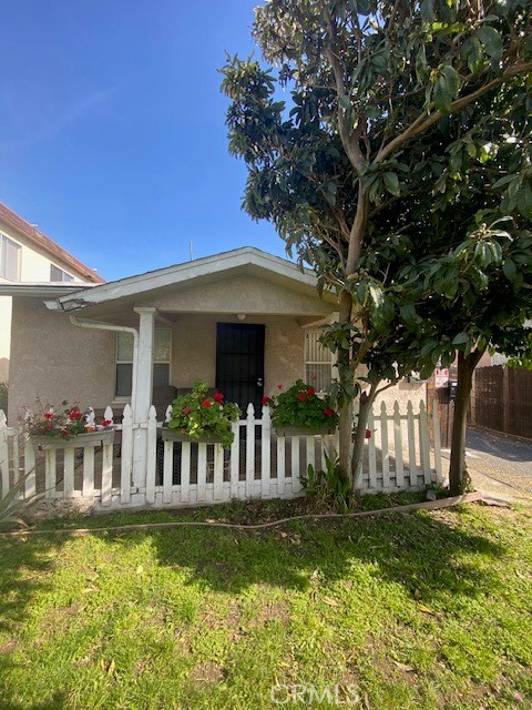 1134 Irving Avenue photo 1