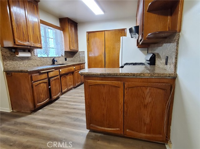 14656 Alexander Street photo 7