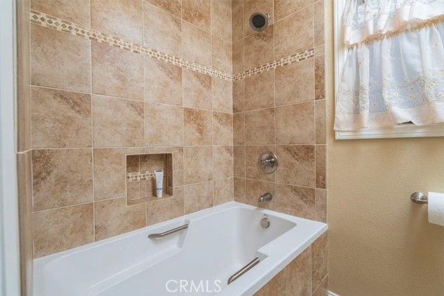 Master Tub/Shower