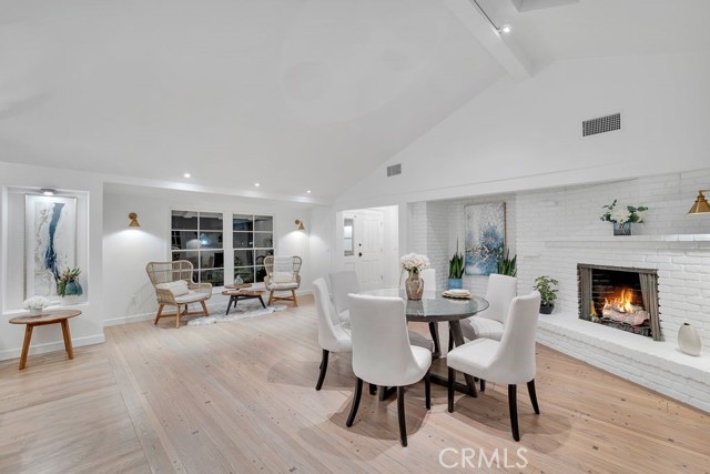 23132 Sylvan Street photo 4