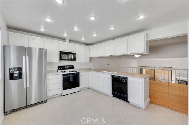 18415 Collins Street, K photo 4