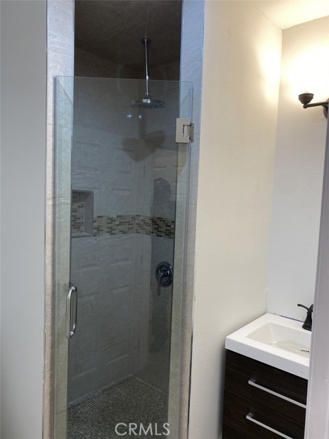17915 Collins Street photo 5